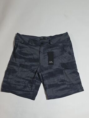 NWT Men's Oakley B1B Hybrid Cargo Short W 34" L 20" in a Brush Tiger Camo Grey